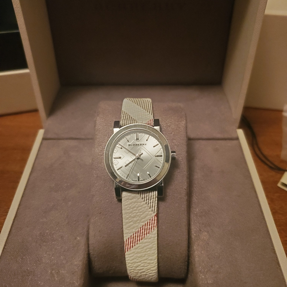 Authentic Ladies Burberry Watch